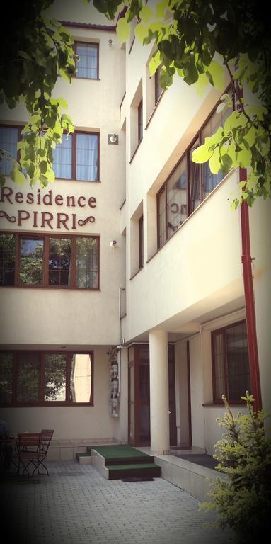 Residence Pirri Bukarest Exteriör bild